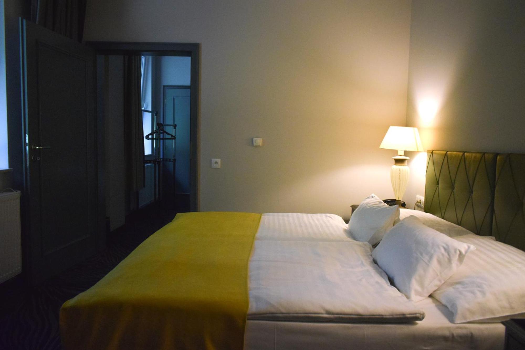 Parkhotel Carlsbad Inn Dalovice Rom bilde