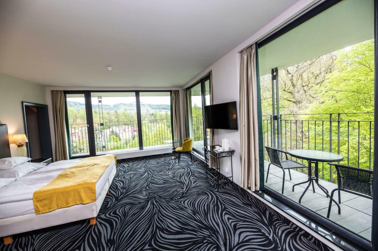 Parkhotel Carlsbad Inn Dalovice Rom bilde